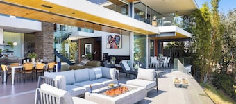 Hollywood Overlook by Avantstay Private Pool + Hot Tub Panoramic Views