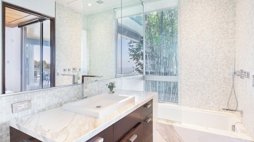 Hollywood Overlook by Avantstay Private Pool + Hot Tub Panoramic Views