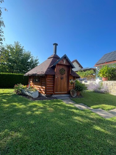 Schöne helle 60 qm Souterrainwohnung mit großer Terrasse in Waischenfeld