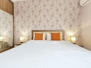 1 bedroom, iron/ironing board, bed sheets