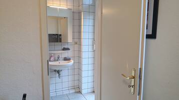 Dusche, Handtücher, Toilettenpapier