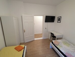 3 bedrooms, free WiFi, bed sheets - Fitters/holiday apartment | 3 bedrooms | balcony & fully equipped kitchen (Bremerhaven)