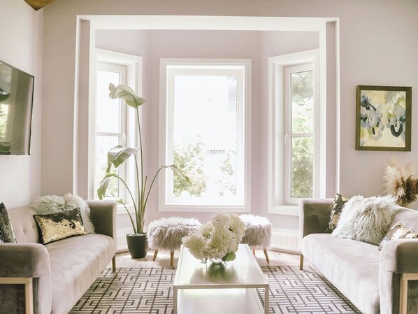 Een smart-tv en een open haard