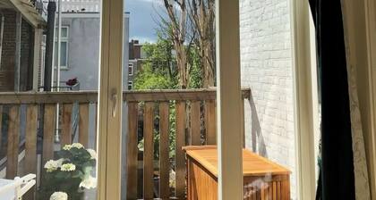 Cozy 1-bedroom apartment in fantastic Amsterdam close to the scenic Vondelpark