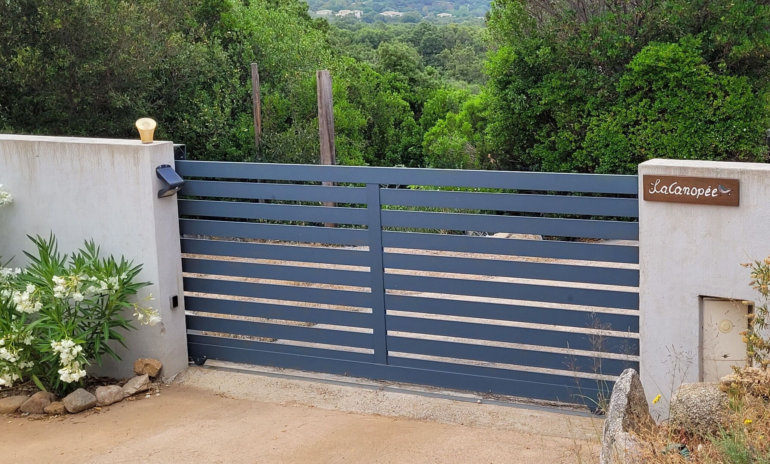 A gated entrance with a sign reading "Lalanopée."