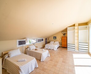 House | 4 bedrooms, iron/ironing board - Holiday Home With Private Swimming Pool (Rute)