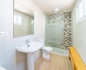 House | Bathroom - Holiday Home With Private Swimming Pool (Rute)