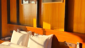 Deluxe eenpersoonskamer, balkon, uitzicht op zee | Lakens van Egyptisch katoen, luxe beddengoed, donsdekens