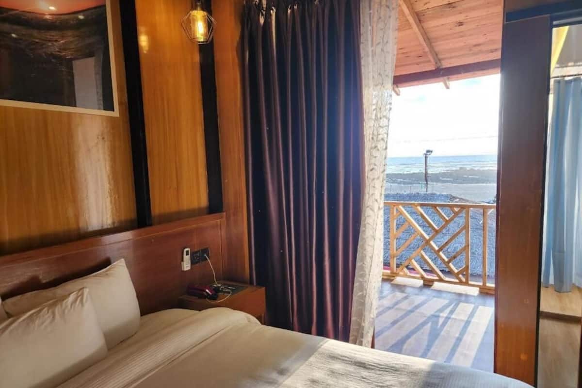 Deluxe Single Room, Balcony, Sea View | Egyptian cotton sheets, premium bedding, down comforters, pillowtop beds