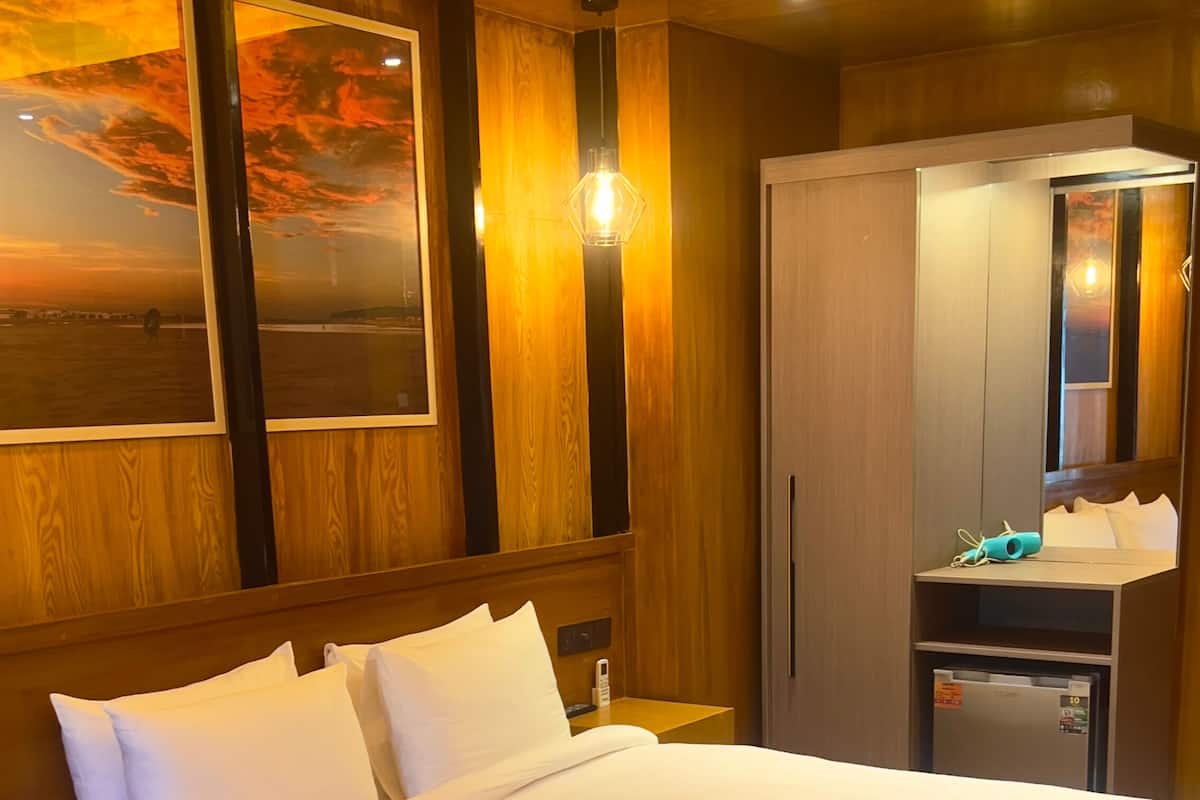Standard Single Room, 1 King Bed, Hill View | Egyptian cotton sheets, premium bedding, down comforters, pillowtop beds