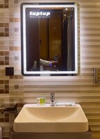 Ducha, toallas, jabón y champú