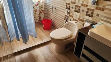 Dusch, handdukar, tvål och schampo