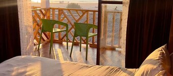 TUPTUP - Resto & Resort