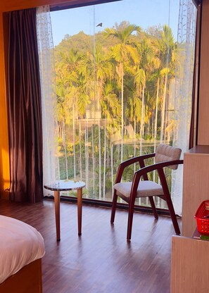 Deluxe-Einzelzimmer, Balkon, Meerblick | Bettwäsche aus ägyptischer Baumwolle, hochwertige Bettwaren