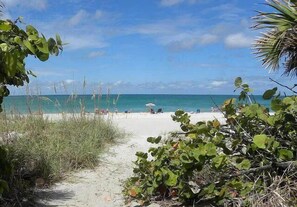 Liegestühle, Strandtücher