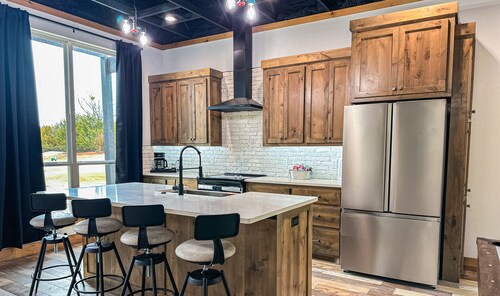 Cozy, Rustic Cabin w/ Pool Table, Foosball, & Fast WiFi, South of Norman