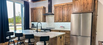 Cozy, Rustic Cabin w/ Pool Table, Foosball, & Fast WiFi, South of Norman