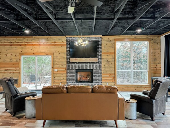 تلفزيون ذكي، مدفأة، كرة قدم الطاولة