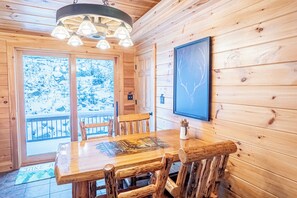 Dining - The Adirondacker- Spacious 4-bedroom house in charming Lake George with AC, WiFi (Lake George)