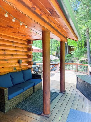 Terrace/patio - The Adirondacker- Spacious 4-bedroom house in charming Lake George with AC, WiFi (Lake George)