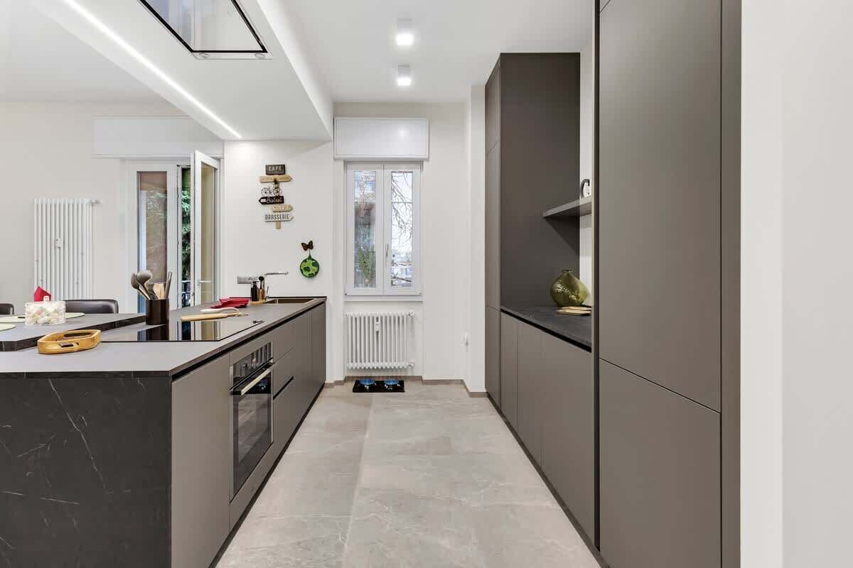 Fridge, oven, dishwasher, coffee/tea maker