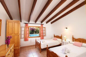 3 bedrooms, in-room safe, iron/ironing board, bed sheets