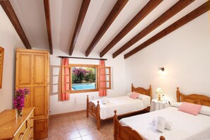 3 Schlafzimmer, Zimmersafe, Bügeleisen/Bügelbrett, Bettwäsche