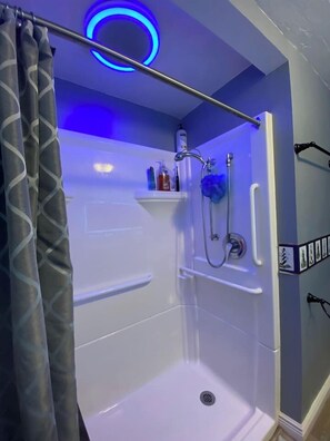 Shower, towels