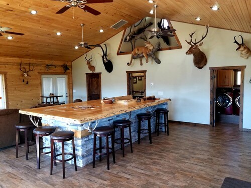 Beautiful 4-bedroom cabin with WiFi, AC in superb Fairfield