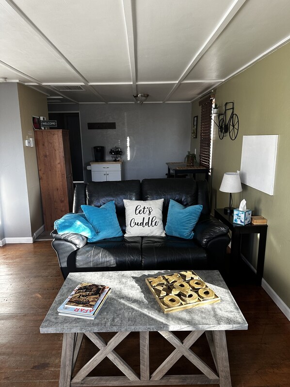 Smart TV - Charming cottage minutes away from Downtown  (Grand Junction)