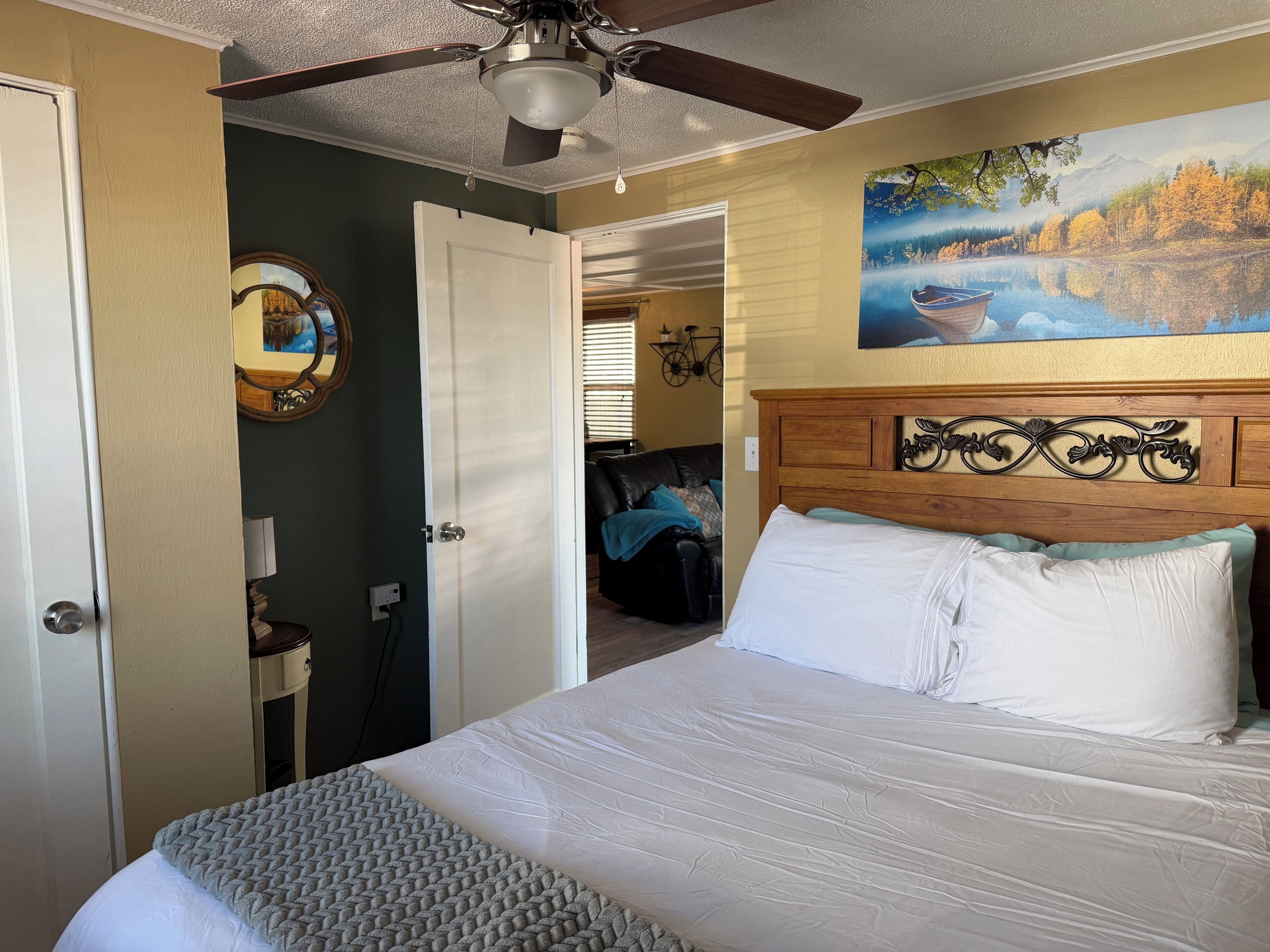 2 habitaciones, tabla de planchar con plancha, wifi y ropa de cama 
