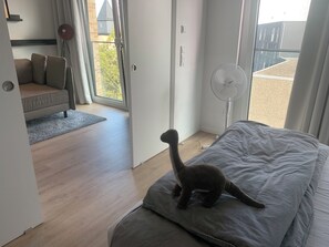 1 bedroom, iron/ironing board, travel crib, free WiFi - Frankfurt Studio 279: Your retreat near the main train station and exhibition grounds (Frankfurt am Main)