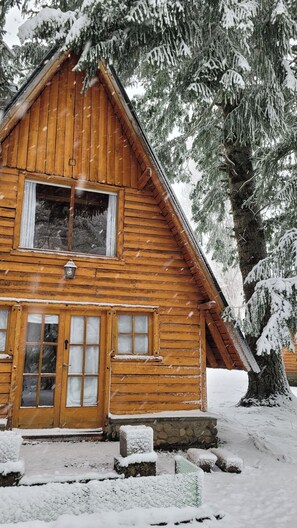 Cabin, 2 Bedrooms, Mountain View | Bed sheets - Hosteria Villarino (Nahuel Huapi National Park)