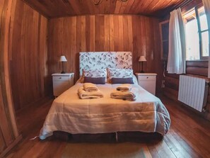 Cabin, 2 Bedrooms, Mountain View | Bed sheets - Hosteria Villarino (Nahuel Huapi National Park)
