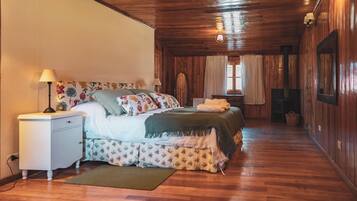 Quarto casal luxo, vista para a montanha | 2 quartos, roupa de cama