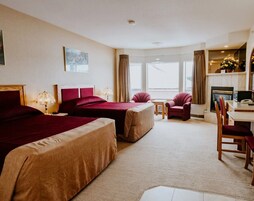 Quarto, 2 camas Queen, cozinha americana | Wi-Fi de cortesia