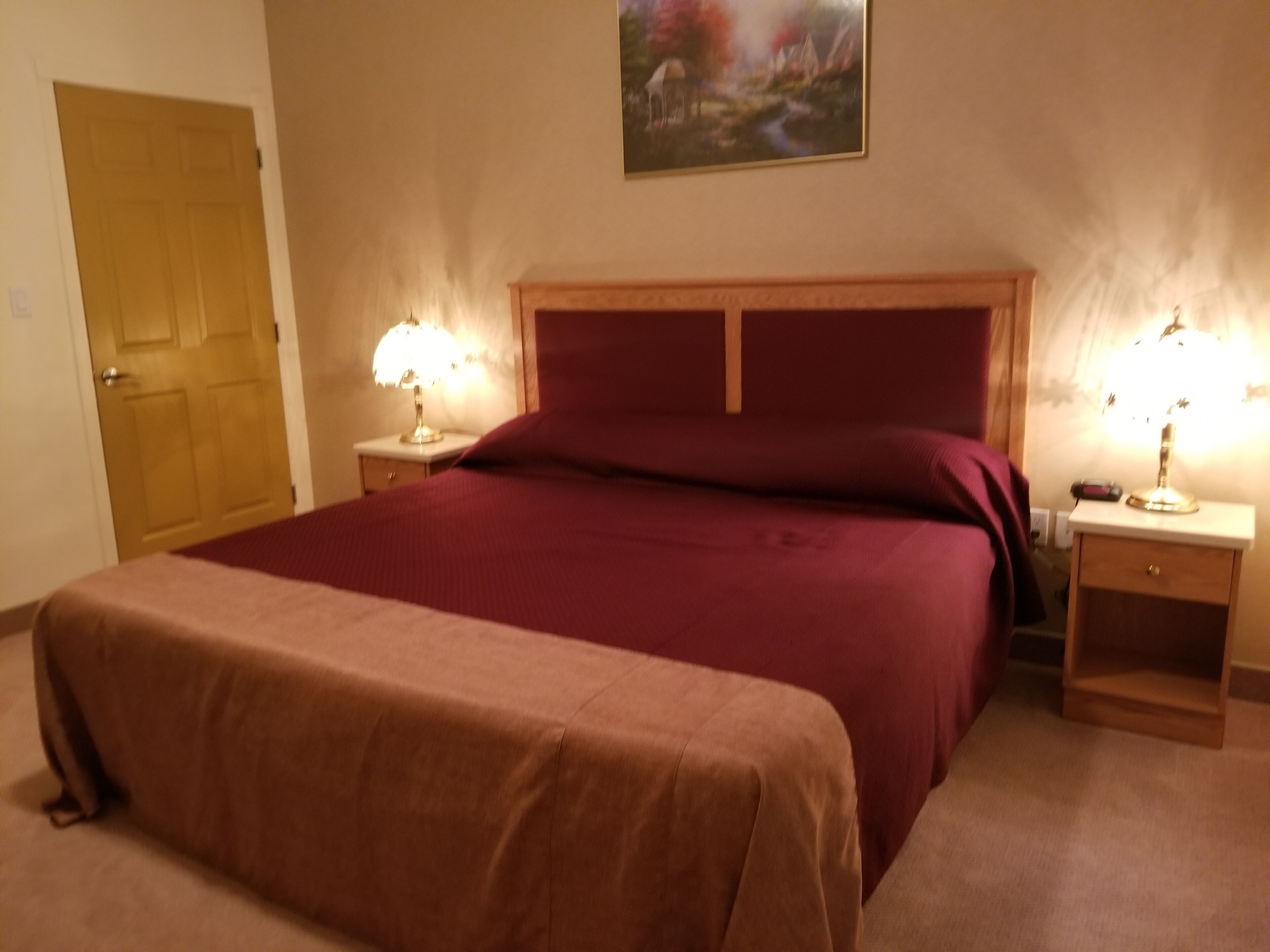 Signature Room, 1 King Bed, Kitchenette | Free WiFi