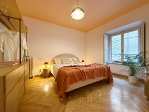 1 habitación, tabla de planchar con plancha, wifi gratis y ropa de cama 