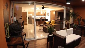 Télévision, jeux vidéo, espaces bureaux