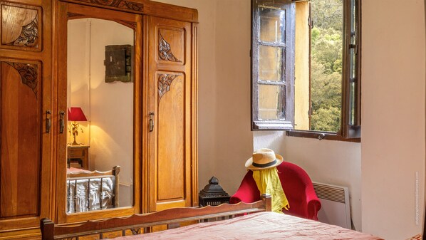 3 bedrooms, free WiFi, bed sheets
