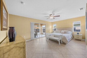 4 bedrooms, desk, iron/ironing board, free WiFi - Spacious Paradise House near Jensen Beach! With Game Room & Sunroom (Port St. Lucie)