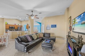 Smart TV, ping pong, books, music library - Spacious Paradise House near Jensen Beach! With Game Room & Sunroom (Port St. Lucie)