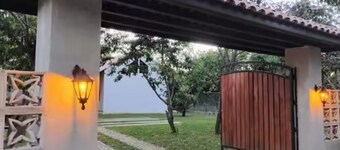 Charming 3-bedroom cabin close to Concepción de Ataco with WiFi  & free parking