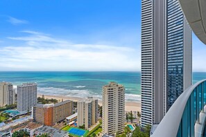 Property grounds - H-Residence 2brm Premium (Surfers Paradise)