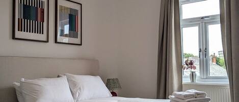 3 chambres, fer et planche Ă repasser, accĂšs Internet, draps fournis