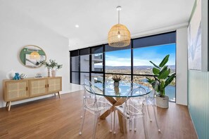 Dining - Circle on Cavill 3 Bedroom Skyhome (Surfers Paradise)