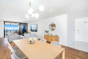 Dining - Circle on Cavill 3 Bedroom (Surfers Paradise)
