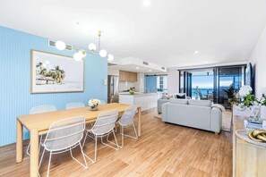 Dining - Circle on Cavill 3 Bedroom (Surfers Paradise)