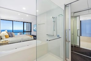 Shower, hair dryer - Circle on Cavill 3 Bedroom (Surfers Paradise)