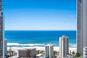 Beach - Circle on Cavill 3 Bedroom (Surfers Paradise)